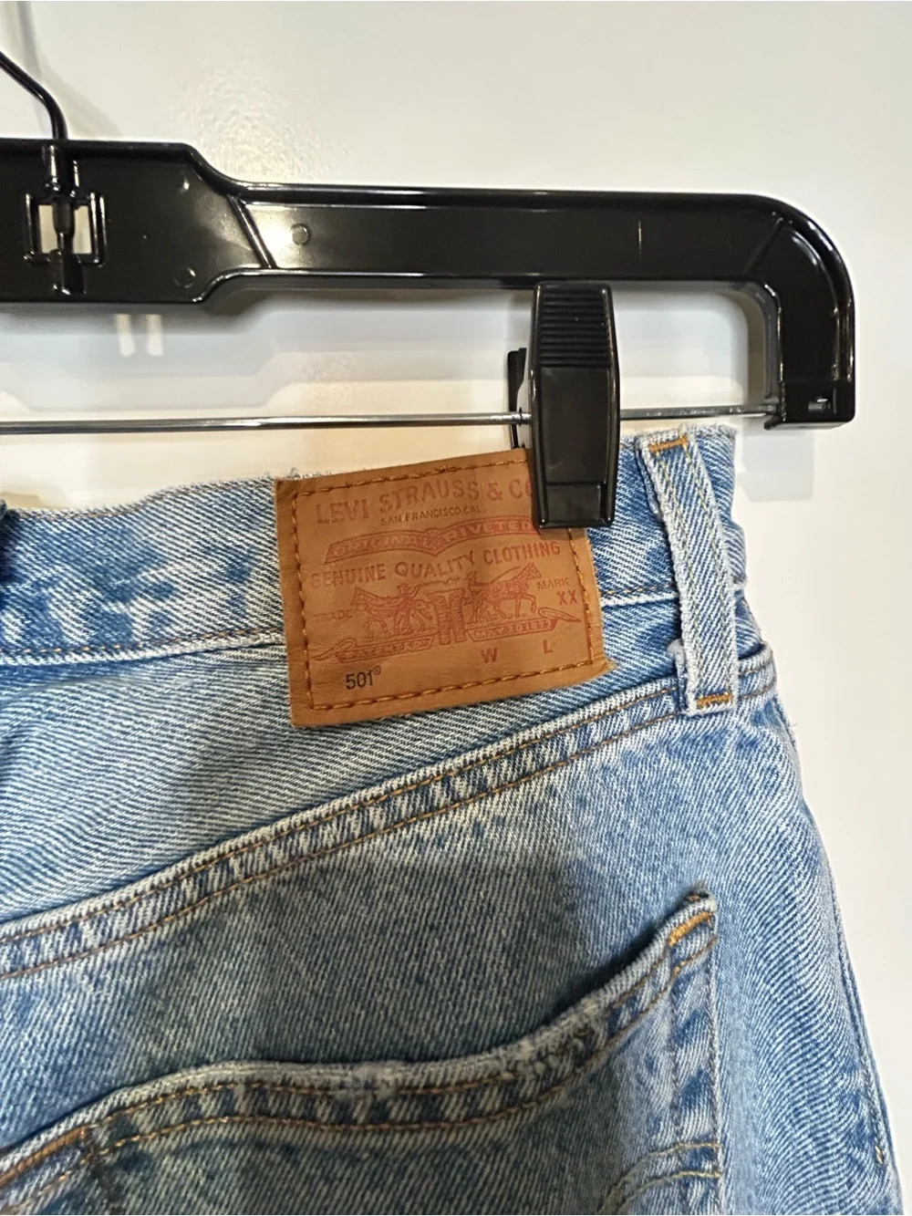 Levi's 501 Original Ripped Distressed Jeans Size W25 L30 - Picture 3 of 6